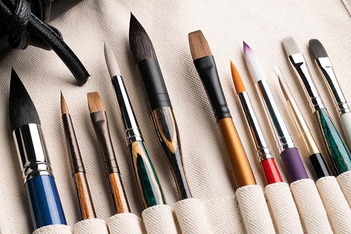 Artist & Cosmetic Brushes